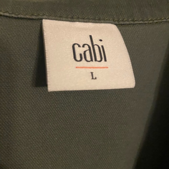 Olive green light weight, cropped shacket - Picture 4 of 7